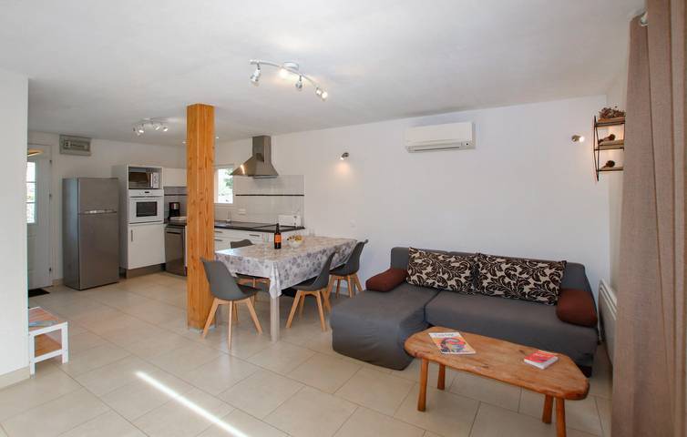 Appartement confortable avec piscine, parking et jardin à Jaujac in Jaujac, Parc naturel régional des Monts d'Ardèche