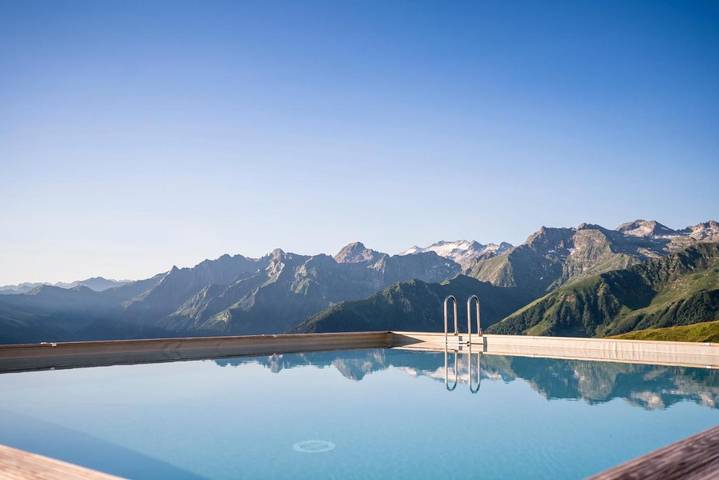 Hôtel pour 4 personnes, avec sauna ainsi que piscine et terrasse, adapté aux familles à Saint-Aventin