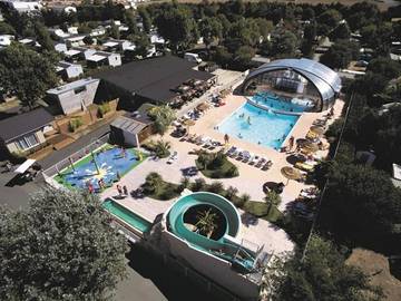 Gîte pour 2 personnes, avec terrasse et sauna ainsi que jacuzzi et piscine à Puilboreau