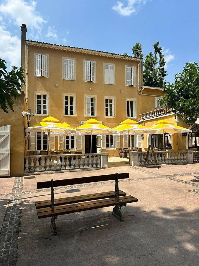 Hôtel pour 2 personnes, avec terrasse à La Roquebrussanne - 2