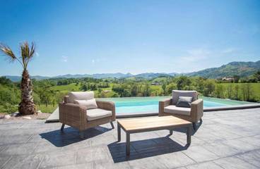 Gîte pour 4 personnes, avec piscine et terrasse ainsi que vue et jardin, animaux acceptés dans Lasse