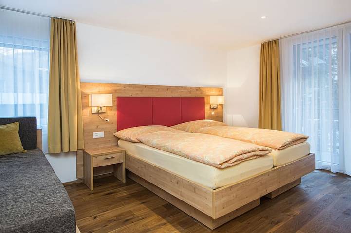 Top Ferienwohnung für Familien, grosse Spiel- und Liegewiese, zentral und ruhig in Zermatt, Walliser Alpen