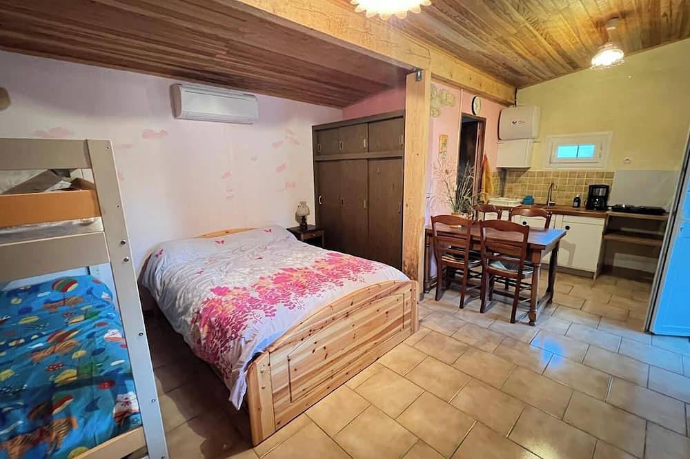 Appartement entier, Studio indépendant aux portes des Cévennes in Boisset-et-Gaujac, Parc national des Cévennes
