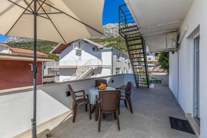 Apartament wakacyjny dla 5 osób, z balkon/ taras w Podaca