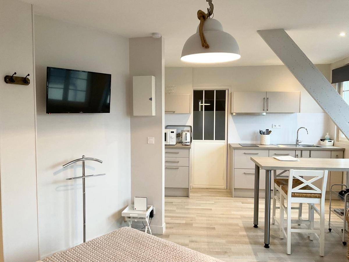 Appartement entier, One-Bedroom Apartment in Port-en-Bessin-Huppain, Région de Bayeux