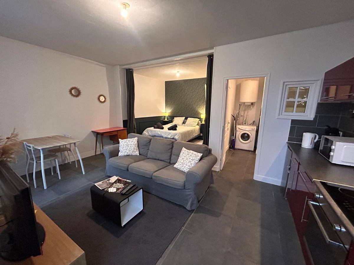 Appartement entier, Apartment - Ground Floor in Aubusson, Région d'Aubussargues