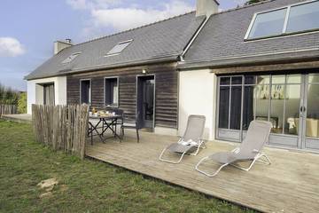 Location de vacances pour 5 personnes, avec jardin et sauna dans Phare de Pontusval