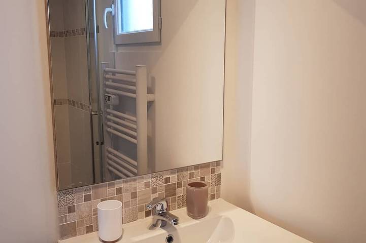 Gîte pour 4 personnes, avec terrasse ainsi que piscine et jardin à Hermanville-sur-Mer - 4