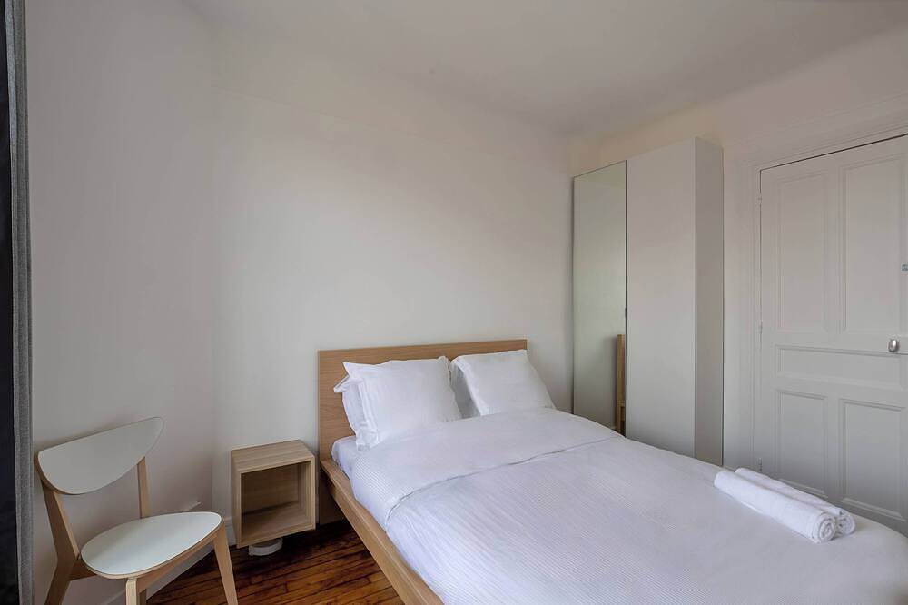 Apartamento entero, Le Dupont - Parking, Metro 13, 15 min Saint Lazare in Asnières-sur-Seine, Altos del Sena