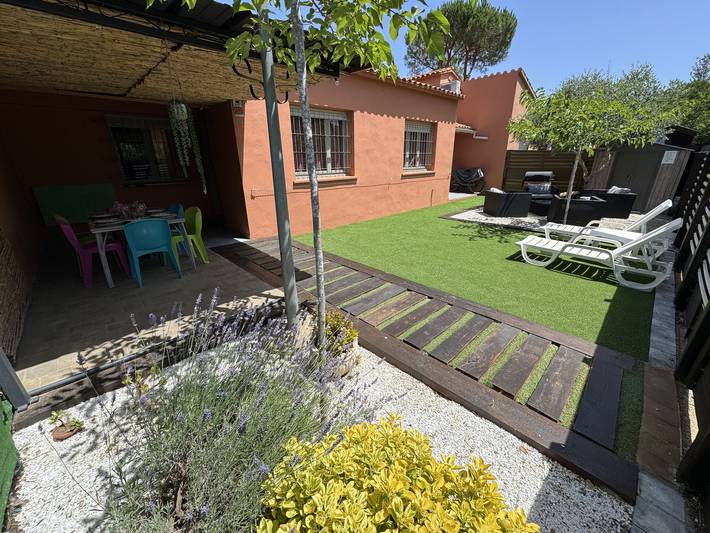 Bungalow para 8 personas, con Terraza y Jardín además de Piscina para niños y Piscina en 