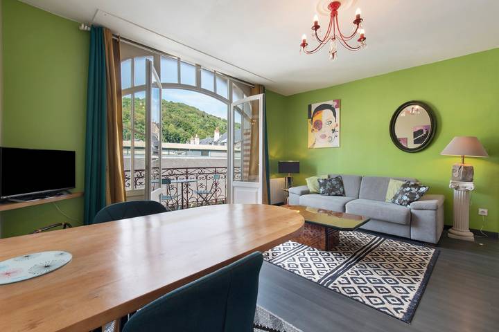 Hel lejlighed, Apartment 'Le Bédat' with Mountain View, Balcony and Wi-Fi in Bagnères-de-Bigorre, Hautes-Pyrénées
