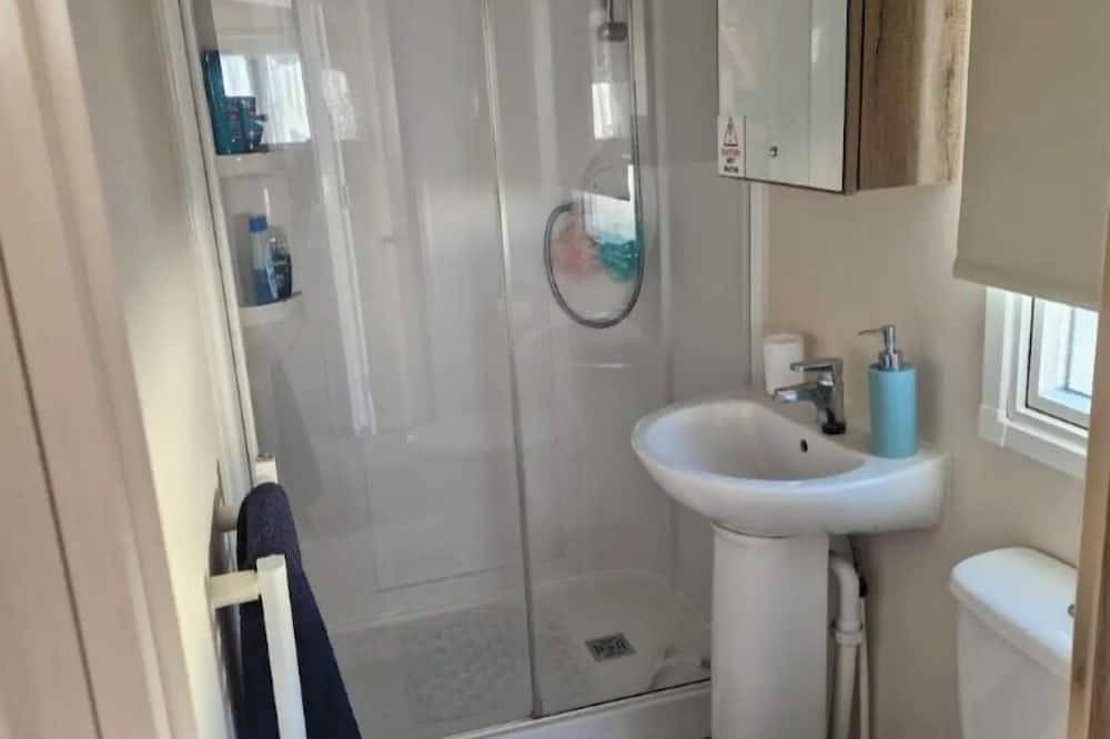 Felixstowe Sea Views. Cosy 2-bedroom static caravan, parking, wifi, in Felixstowe, Suffolk