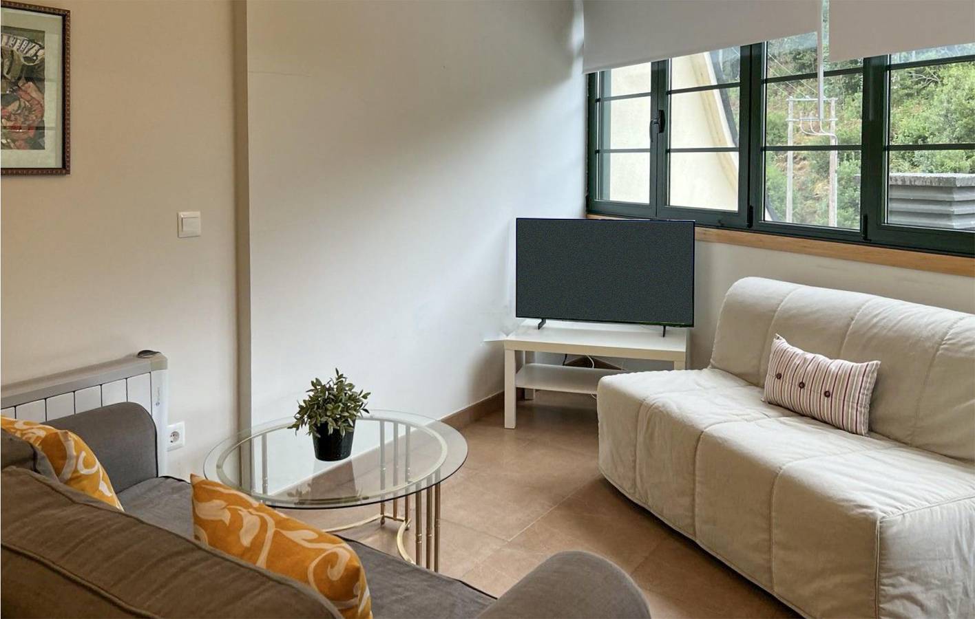 Appartement de vacances entier, Appartement avec vue sur la mer, parking, lave-linge, TV, à 600 m de Praia de Arealonga. in Mogor, Mañón