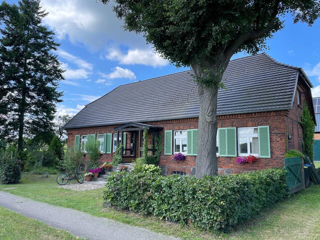 Ganze Wohnung, Ferienwohnung 'Schwalbennest' mit gemeinsamer Terrasse, gemeinsamem Garten und Wi-Fi in Wredenhagen, Müritz