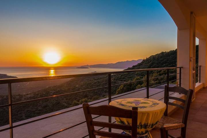 Chambre d’hôte pour 2 personnes, avec Terrasse ainsi que Jardin et Vue à Agios Nikolaos