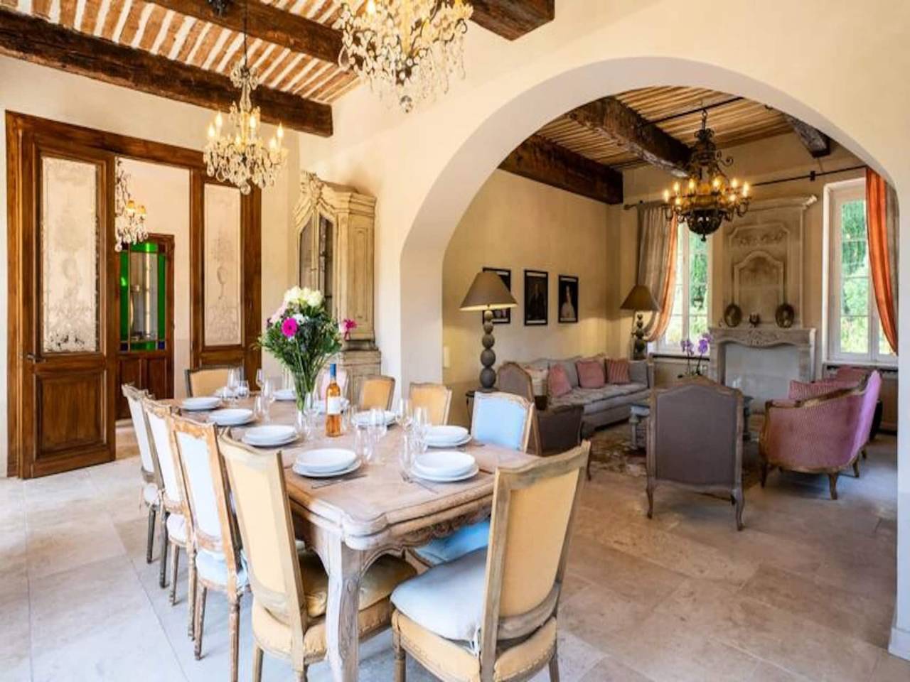 Entire apartment, Apartment in Provence with Heated Pool in Ventabren, Aix-en-Provence region