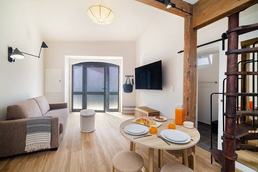 Sunny Studio Stay in Central Oeiras in Oeiras, Costa de Lisboa