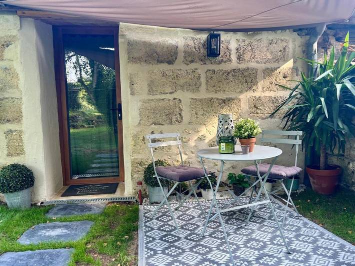 Location de vacances pour 2 personnes, avec piscine et terrasse ainsi que vue et jardin à Saint-André-de-Cubzac - 2