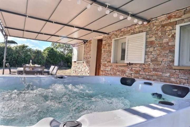 Ferienhaus für 4 Personen, mit Garten und Whirlpool - 1