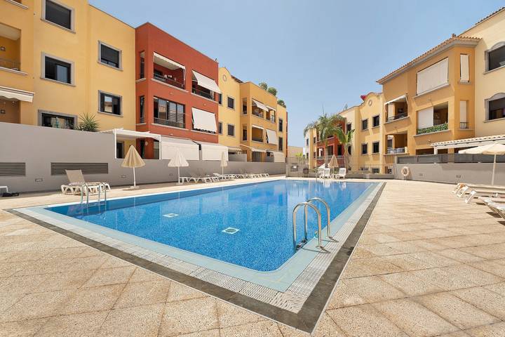 Ganze Wohnung, Ferienwohnung "Montenerife Adeje" mit Gemeinschaftspool und WLAN in La Postura, Adeje