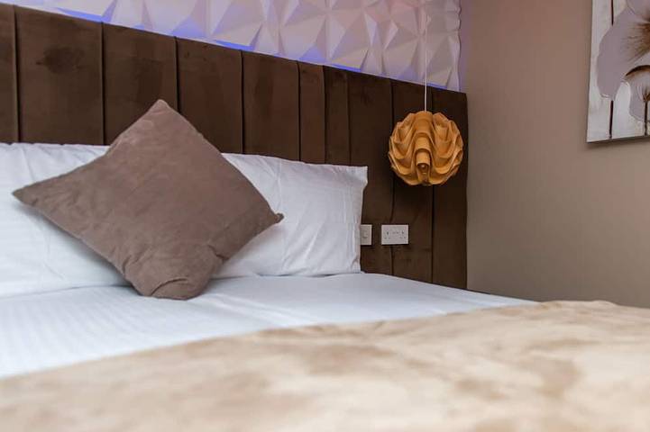 Ganze Wohnung, Apartment-Superior-Eigenes Badezimmer-Jacuzzi - Apartment 2 in Bradford, Westliches Yorkshire