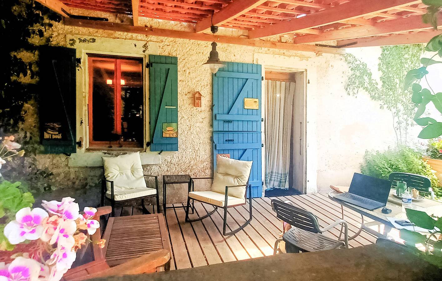 Apt au bord de la piscine avec parking et Internet in Marsanne, Région de nyons