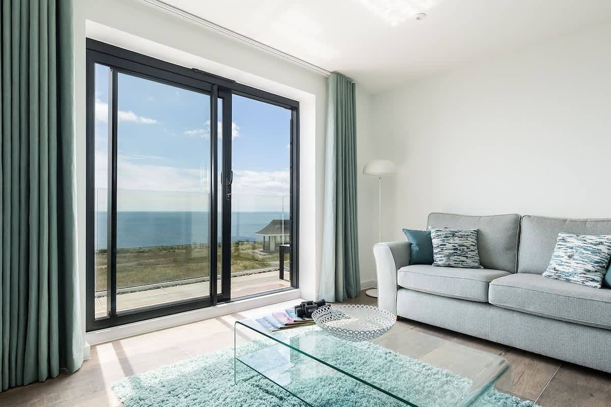 Entire apartment, Beachcliff - On the Seafront with Two Balconies in Bournemouth, South West England
