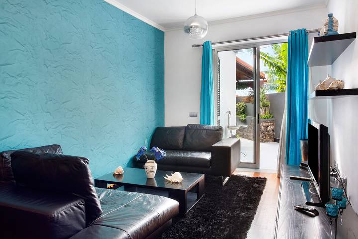 Holiday Home 'O Farol Do Funchal' with Sea View, Private Terrace and Wi-Fi in Funchal (Santa Luzia), Madeira