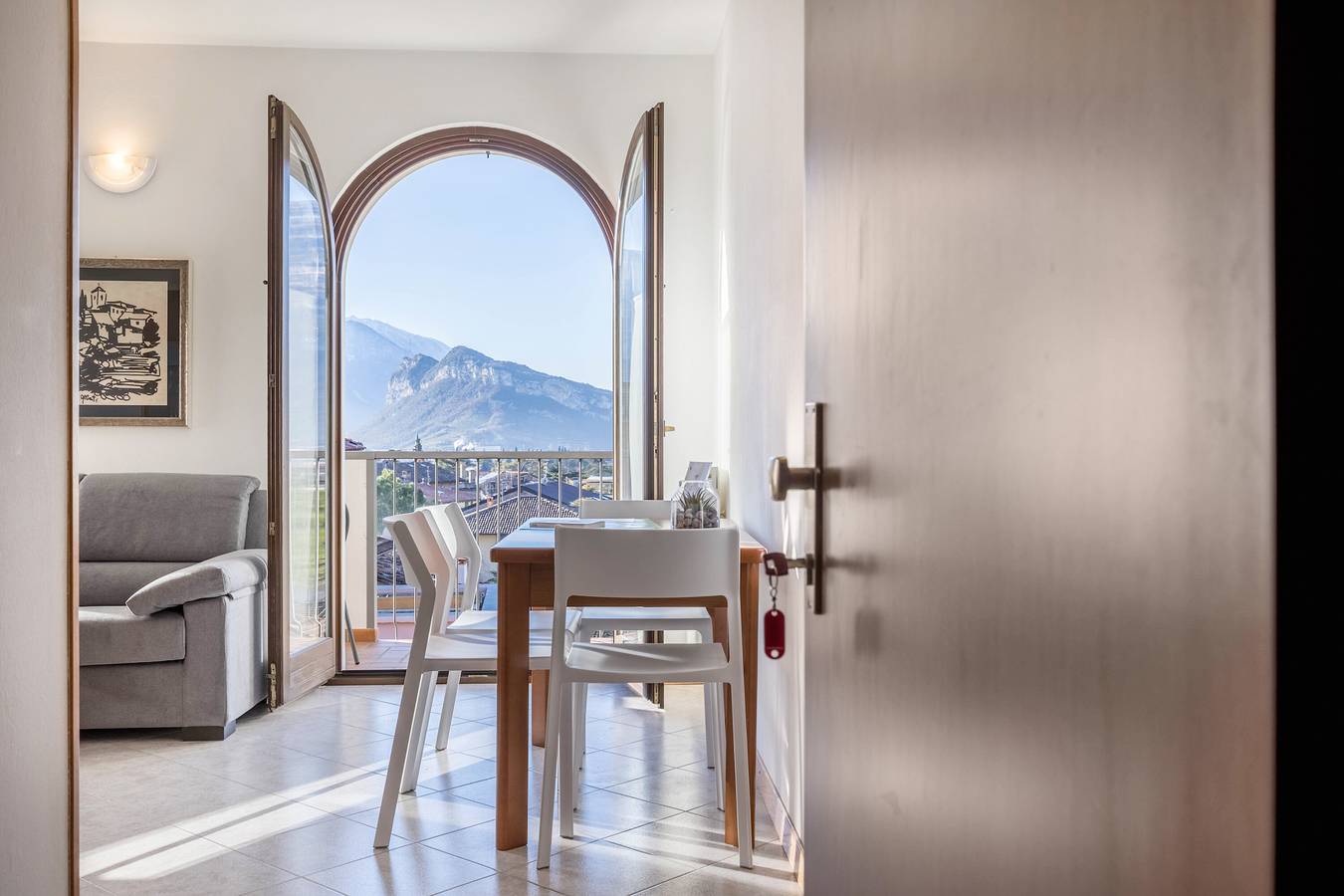 Entire apartment, Flat no. 8 holiday home "Villa Belvedere Arco" with balcony, Wi-Fi and private parking space in Arco, Garda Mountains