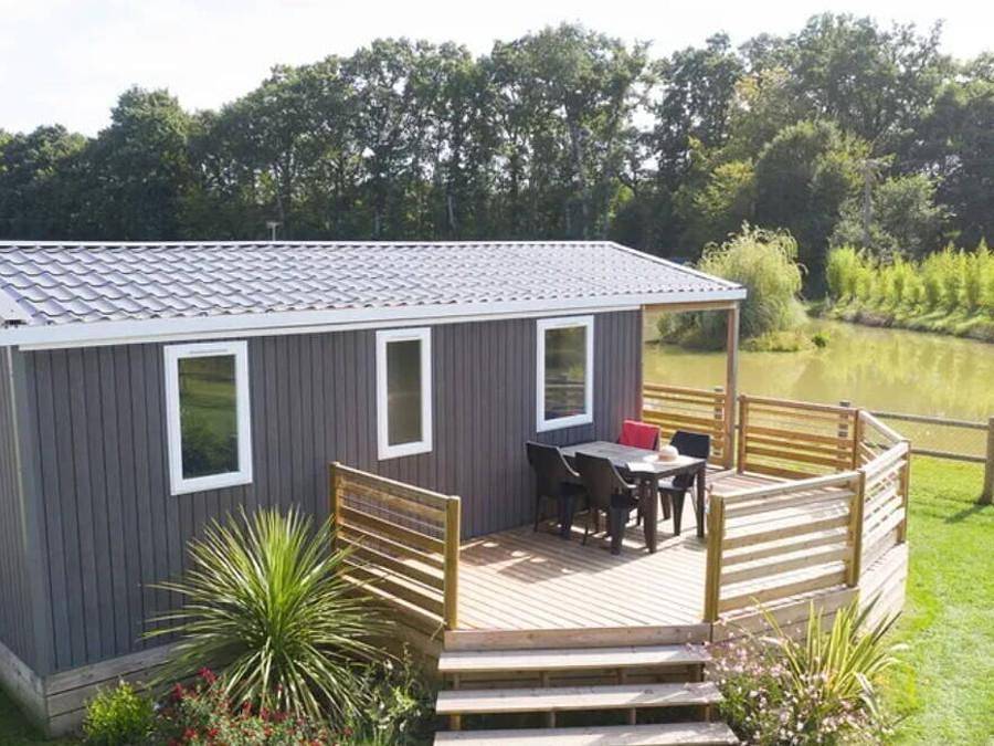 Camping Domaine du Logis - Mobilhome 4 personnes - Mobil-home | Comfort | 2 Ch. | 4 Pers. | Terrasse simple | Tv in La Chapelle-aux-Filtzméens, Région de Saint-Malo