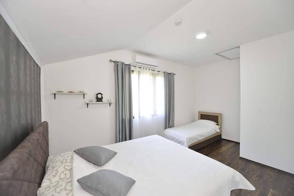 Luxury house with private pool, sauna, indoor and outdoor hot tub,river... in Montenegro