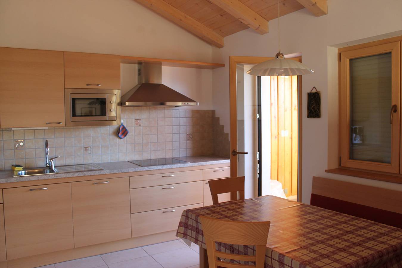Ganze Wohnung, Apartment 'Pföslhof Kastanienhain' mit Bergblick, Gemeinschaftsgarten und Wlan in Leifers, Fleimstaler Alpen