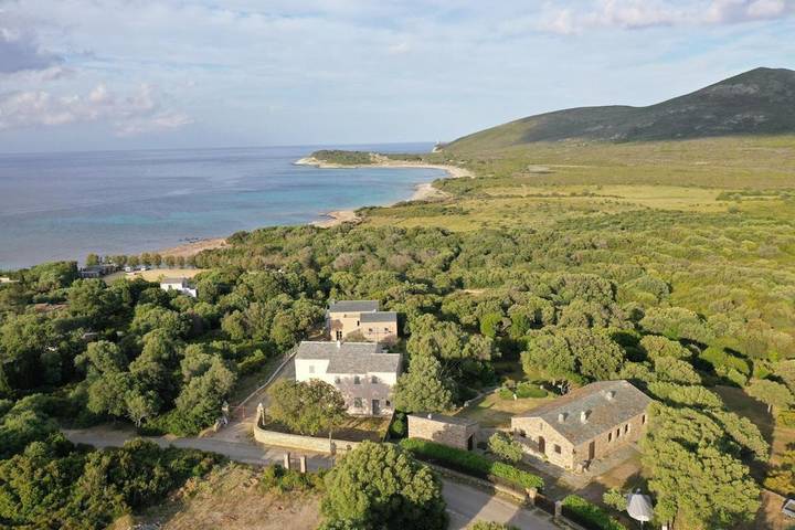 Location de vacances pour 12 personnes, avec vue ainsi que jardin et terrasse, animaux acceptés à Ersa - 2