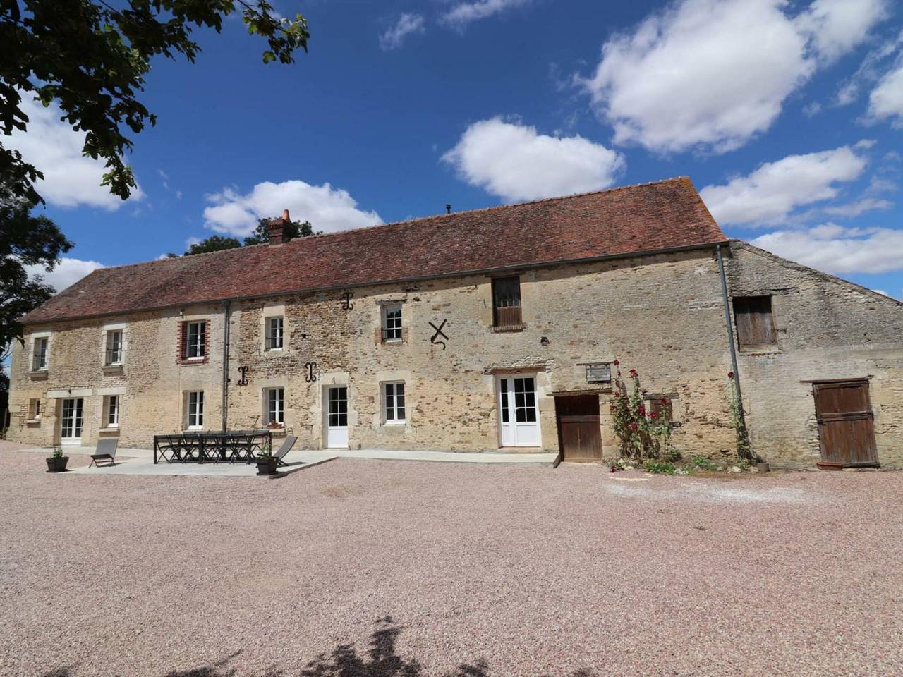 Charming stone country house with Wifi, terrace and enclosed garden in Argentan region