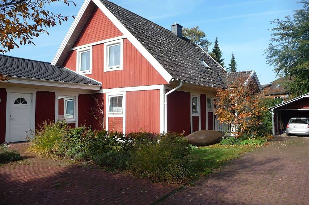 Ganze Wohnung, Schöne Ferienwohnung im Schwedenhaus in Groß Vollstedt, Naturpark Westensee