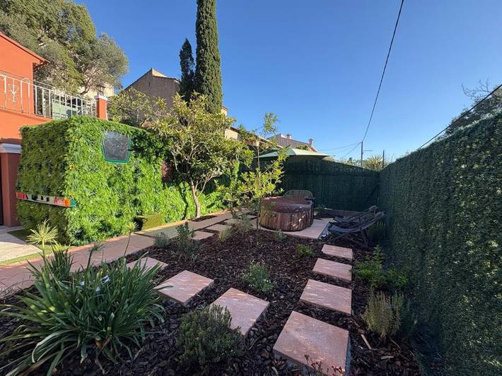 Chambre d’hôte pour 2 personnes, avec Jacuzzi ainsi que Terrasse et Jardin à Toulon