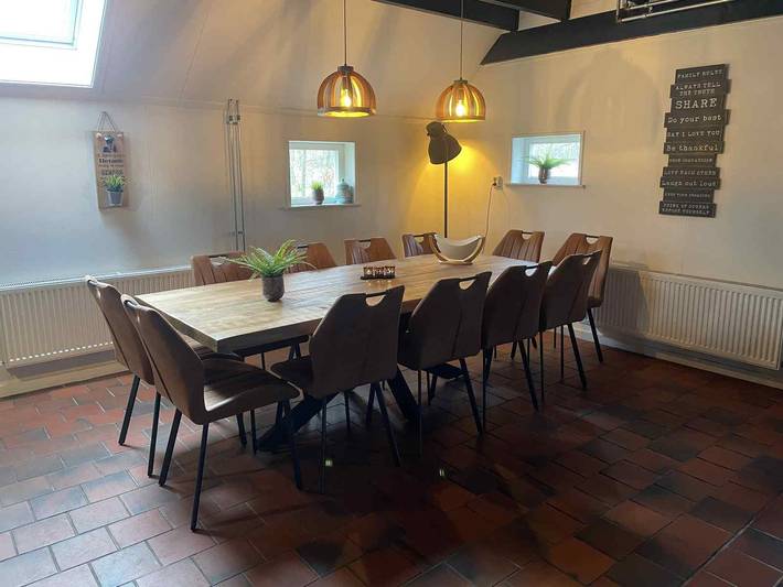 Schönes Ferienhaus für 12 Personen mitten im Wald in Drenthe mit Whirlpool in Drenthe
