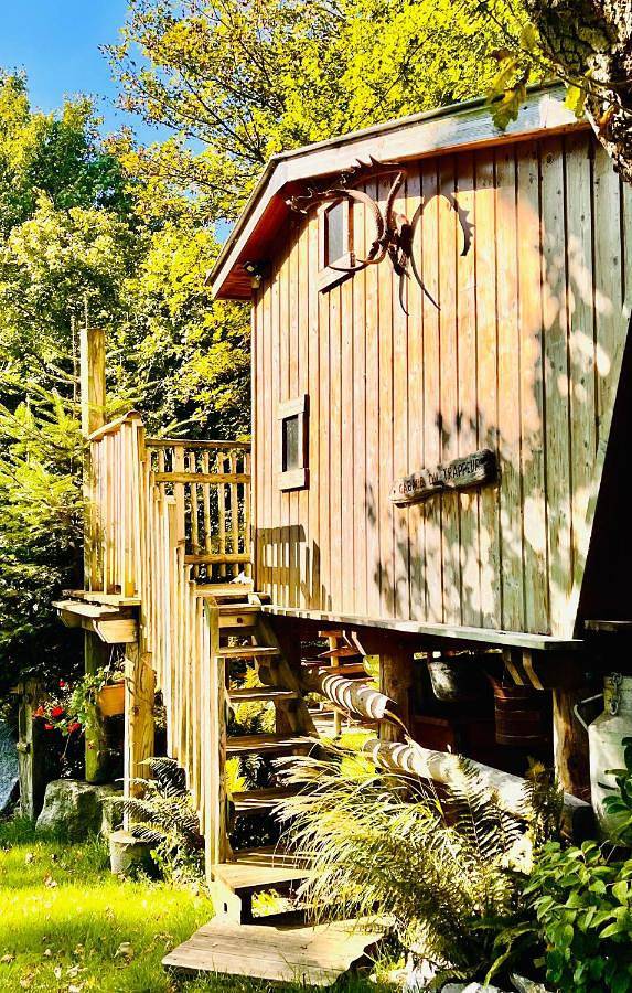 La cabane perchée du trappeur in Écrainville, Région du Havre