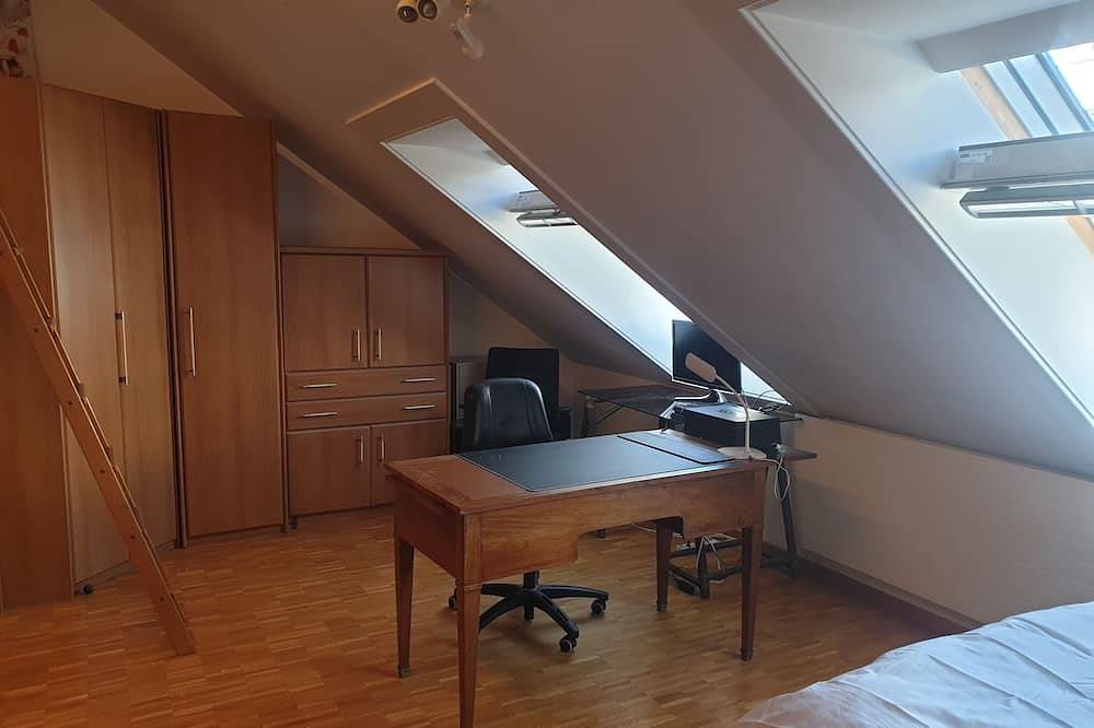 Ganze Wohnung, Three rooms with private bath in a lovely den in Geneva's centre in Genf, Genfer See