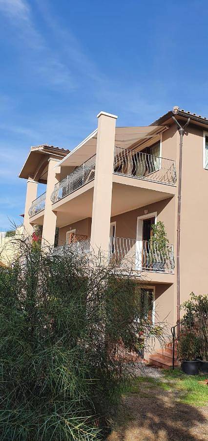 B&b per 2 persone, con Balcone e Terrazza nonché Giardino e Panorama a Domus De Maria