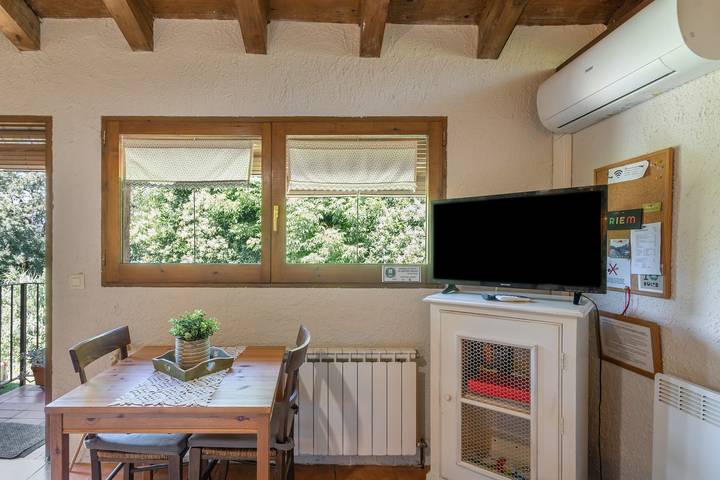 Chalet para 2 personas, con Jardín y Piscina para niños en Garrotxa - 3