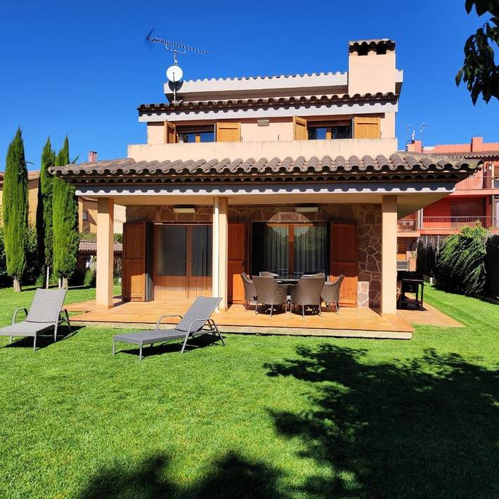 Apartamento para 10 personas, con Balcón y Terraza además de Jardín y Vistas en Prades