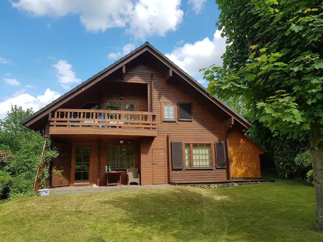Casa de vacaciones "Chalet am Silbersee" con terraza privada, jardín y sauna in Silbersee, Frielendorf
