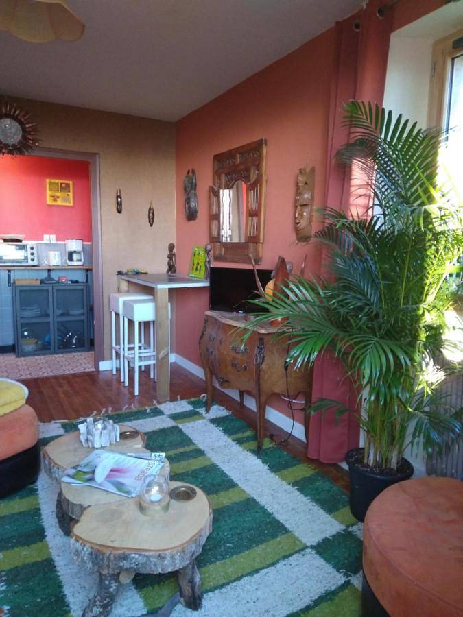 Gîte pour 2 personnes, avec sauna ainsi que jardin et jacuzzi à Allègre - 2
