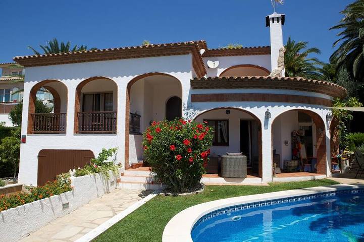 Chalet para 6 personas, con jardín y terraza en Miami Playa