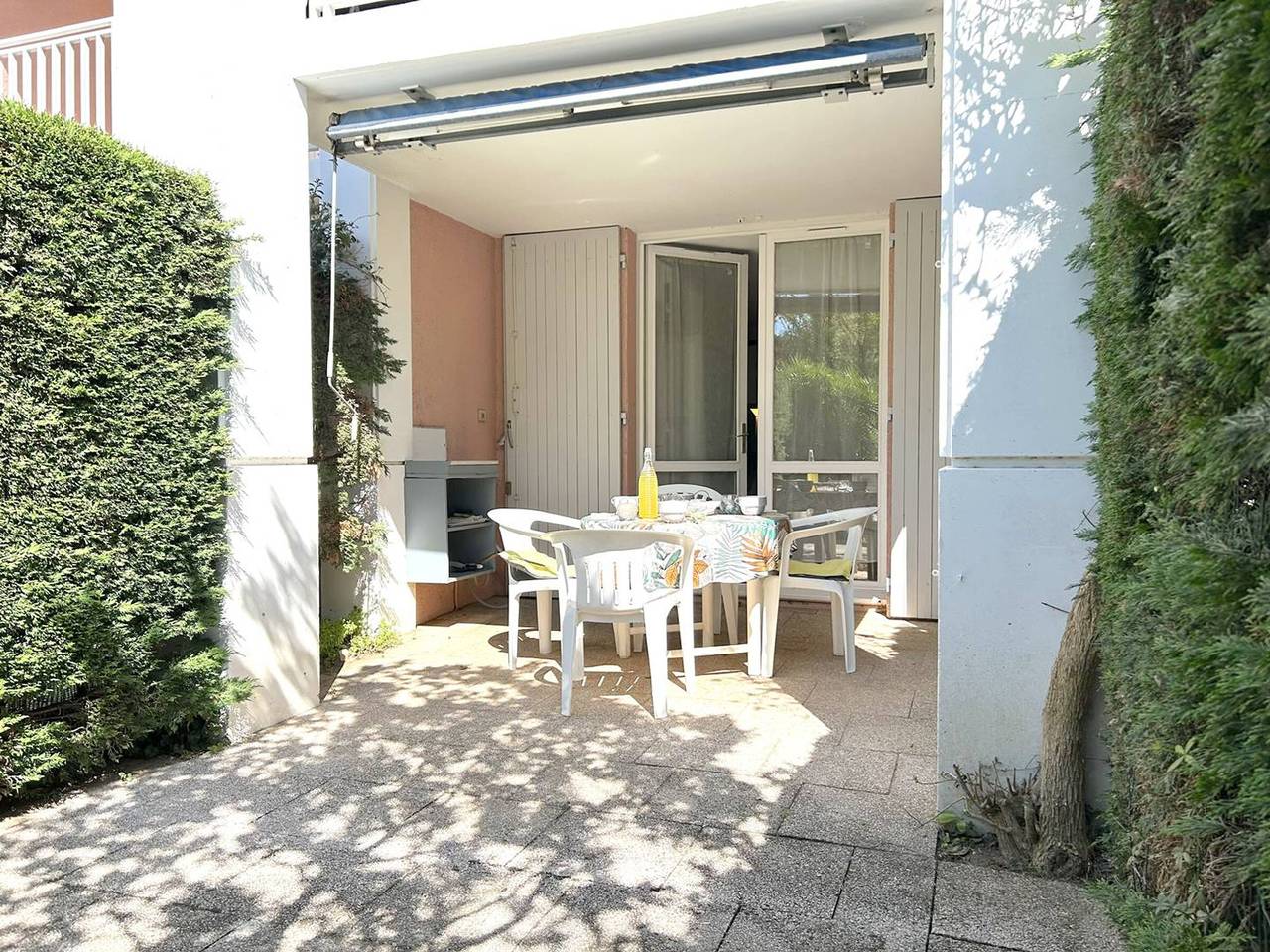 Appartement entier, Studio cosy avec terrasse à 100m de la plage - 4 couchages, parking, animaux acceptés in Cavalière, Le Lavandou
