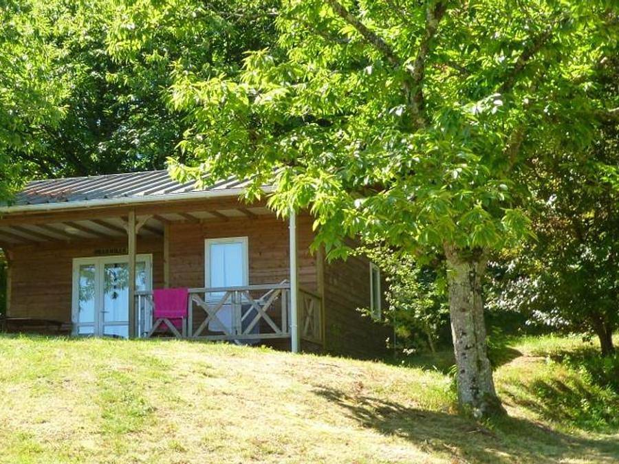 Flower Camping Les Terrasses de Dordogne - Chalet 4 personas - Chalet Charmille Confort 24-26.5m² (2 habitaciones) - Terraza cubierta 12m² - Tv 4 pers in Rouffignac-Saint-Cernin-de-Reilhac, Périgord Noir