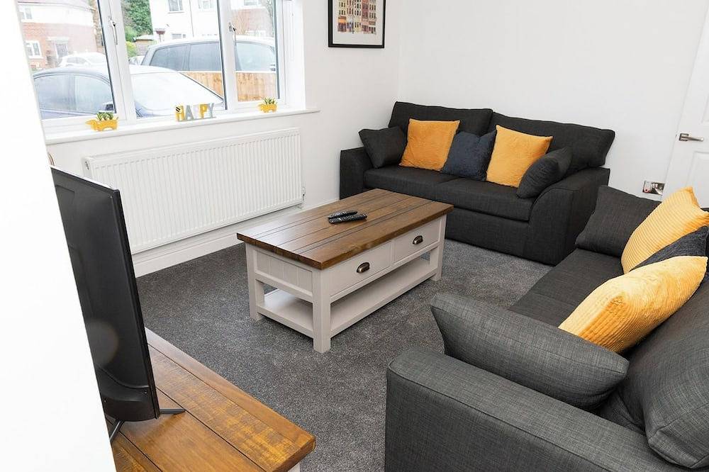 Walk to Tamworth Castle, Modern Home w/ Private in Tamworth (Reino Unido), Staffordshire