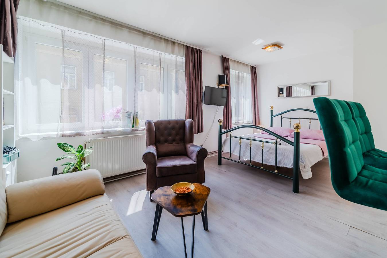 Entire apartment, Charming Downtown Studio in Zagreb, Zagreb region