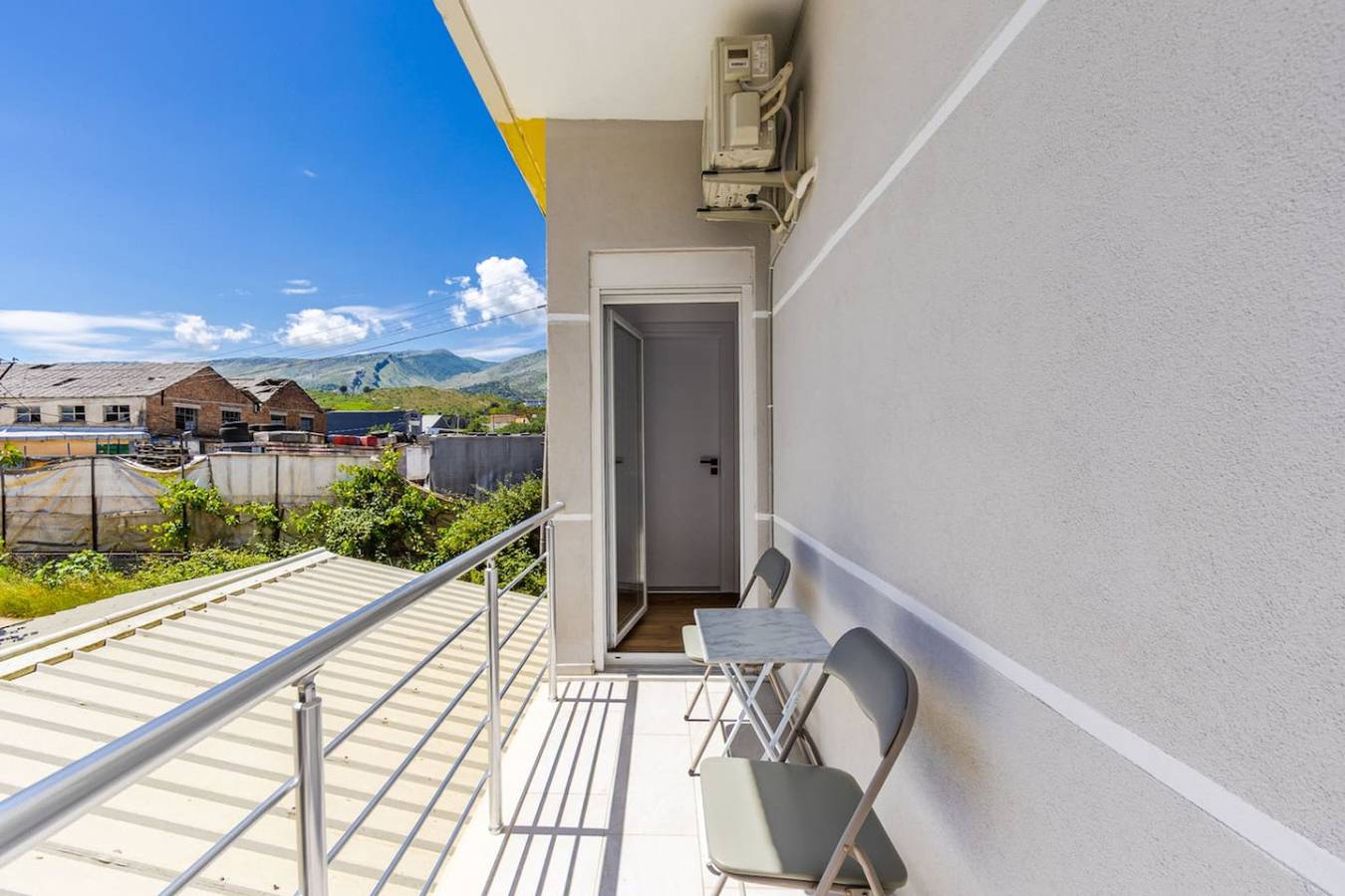 Ganze Wohnung, Ferienwohnung für 2 Personen mit Balkon in Albanien